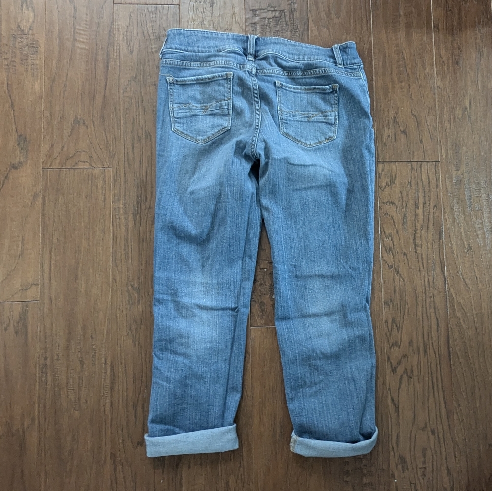 NY&Co Soho Curvy Cropped Boyfriend Distressed Jeans - Picture 2 of 4